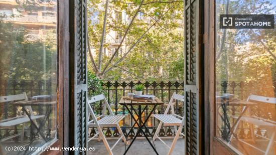 Habitación amueblada con llave independiente en el apartamento de 7 dormitorios, Eixample - BARCELO