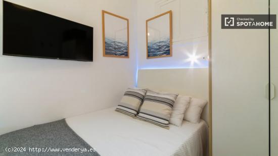 Habitación privada con armario independiente en el apartamento de 7 dormitorios, Eixample - BARCELO