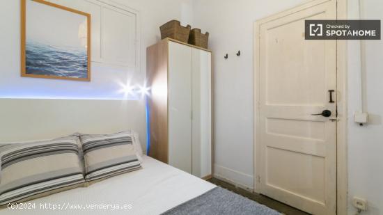 Habitación privada con armario independiente en el apartamento de 7 dormitorios, Eixample - BARCELO