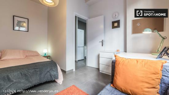 Habitación amueblada con llave independiente en el apartamento compartido, Ciutat Vella - VALENCIA