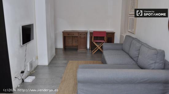 Renovado apartamento de 2 dormitorios con aire acondicionado y balcones en alquiler en El Raval - BA