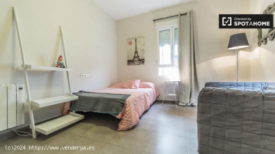 Habitación amueblada con llave independiente en el apartamento compartido, Ciutat Vella - VALENCIA