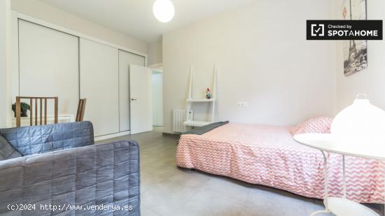 Habitación amueblada con llave independiente en el apartamento compartido, Ciutat Vella - VALENCIA