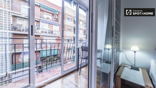 Habitación amplia con llave independiente en un apartamento de 6 dormitorios, Rascanya - VALENCIA