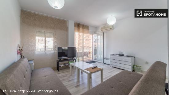 Habitación luminosa en apartamento de 3 dormitorios en Poblats Marítims - VALENCIA