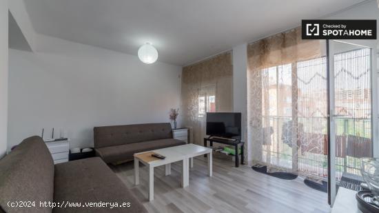 Habitación luminosa en apartamento de 3 dormitorios en Poblats Marítims - VALENCIA