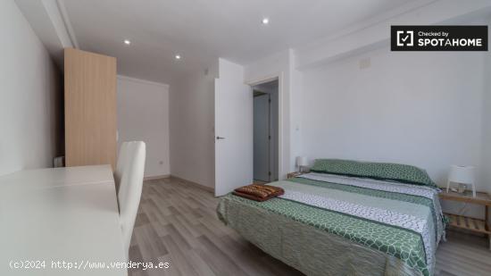 Habitación interior en apartamento de 3 dormitorios en Poblats Marítims - VALENCIA