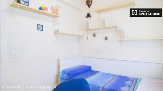 Gran habitación con armario empotrado en un apartamento de 3 dormitorios, Prosperidad - MADRID