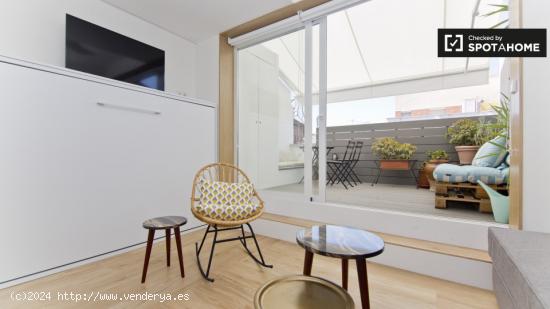 Moderno estudio con aire acondicionado y balcón para alquilar en Chueca - MADRID