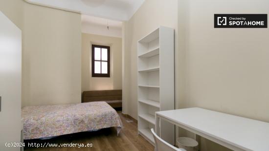 ¡Oferta de tiempo limitado! Habitación interior con armario independiente en piso compartido, San 