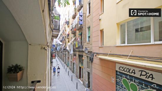 Bijou estudio con balcón para alquilar en el histórico Raval - BARCELONA