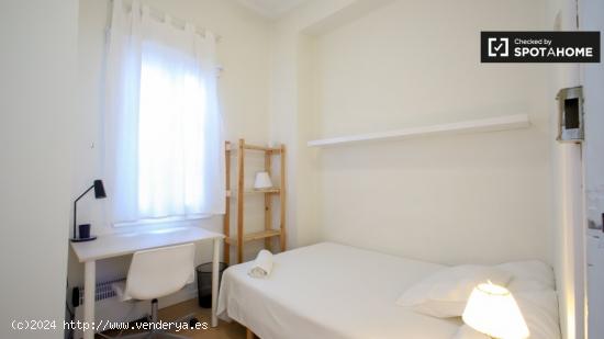 Habitación interior con llave independiente en apartamento de 5 dormitorios, Extramurs - VALENCIA