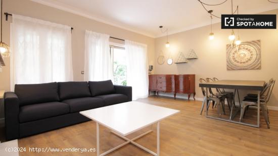 Apartamento de 3 dormitorios con terraza en alquiler en Poble-sec - BARCELONA