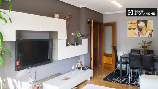 Elegante apartamento de 2 dormitorios en alquiler en Legazpi - MADRID