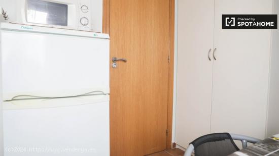 Habitación equipada con llave independiente en apartamento de 6 dormitorios, Torrente - VALENCIA