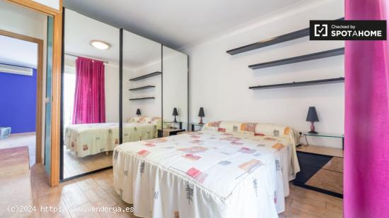 Habitación enorme con aire acondicionado en un apartamento de 4 dormitorios, L'Olivereta - VALENCIA