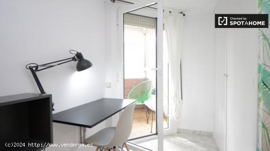 Habitación en piso compartido en Atenas - BARCELONA