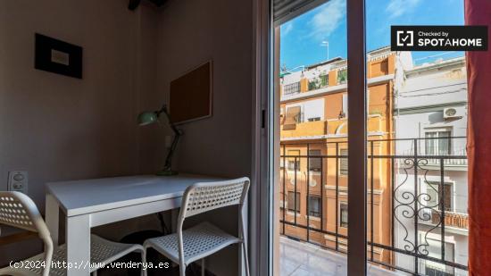 Habitación exterior con ventana con vista a la calle en un apartamento de 8 dormitorios, La Saïdia