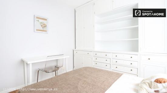 Habitación sofisticada con cómoda en apartamento de 4 dormitorios, Nueva España - MADRID