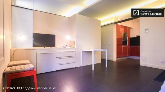 Impresionante apartamento de 1 dormitorio con balcón en alquiler en El Born - BARCELONA