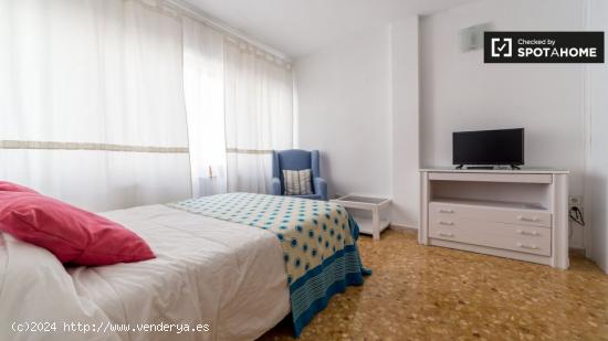 Espacioso apartamento en alquiler en Ciutat Vella - VALENCIA