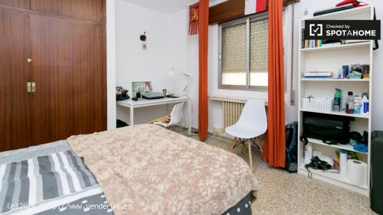 Encantadora habitación con cama doble en alquiler en Centro - GRANADA