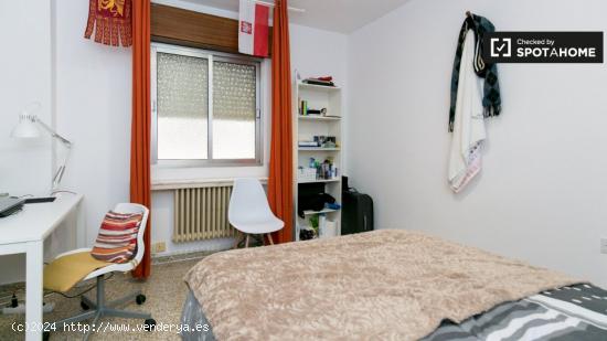 Encantadora habitación con cama doble en alquiler en Centro - GRANADA