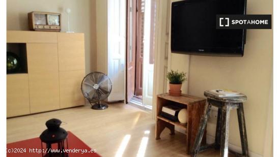 Moderno apartamento de 2 dormitorios con balcón en alquiler en Malasaña - MADRID