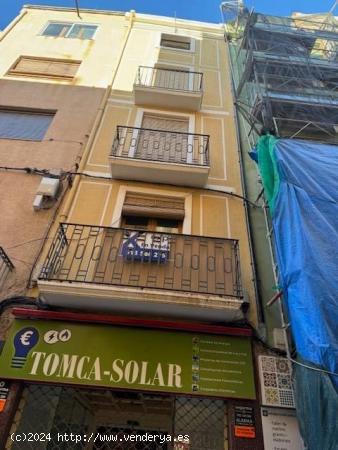 Casa de 3 plantas con local comercial en el centro comercial de Valls - TARRAGONA