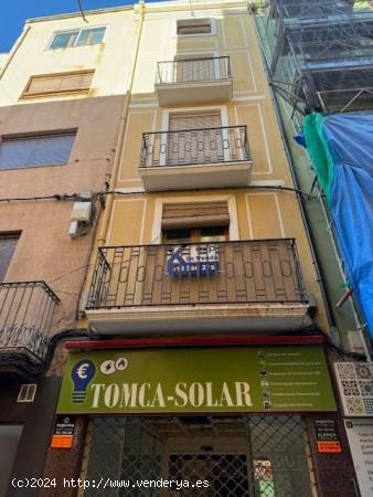 Casa de 3 plantas con local comercial en el centro comercial de Valls - TARRAGONA