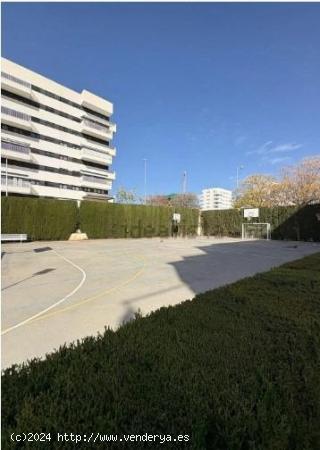 * * SE ALQUILA PISO EN AVENIDA GARCIA LORCA , BARRIO DE LOS PERIODISTAS * * - GRANADA