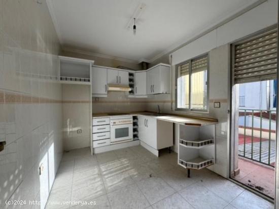 CASABANCO VENDE  VIVIENDA  DE CUATRO DORMITORIOS EN MORALEJA. - CACERES