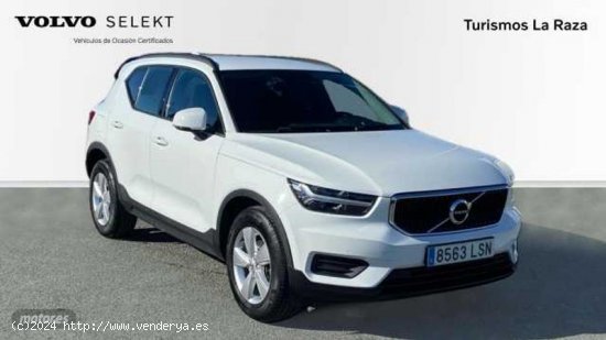 Volvo XC40 T3 MOMENTUM CORE AUTOMATICO de 2021 con 65.584 Km por 27.900 EUR. en Sevilla