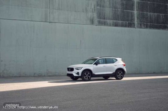 Volvo XC40 XC40 Plus, B3 Mild hybrid, Gasolina, Dark de 2024 con 8 Km por 40.900 EUR. en Granada