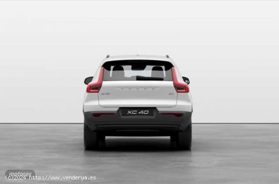 Volvo XC40 XC40 Plus, B3 Mild hybrid, Gasolina, Dark de 2024 con 8 Km por 40.900 EUR. en Granada