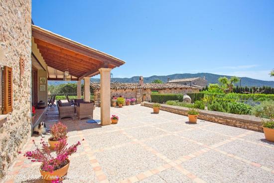 AUTÉNTICA Y TRADICIONAL CASA FAMILIAR MALLORQUINA REFORMADA EN EL PINTORESCO PUEBLO DE CALVIA - BAL