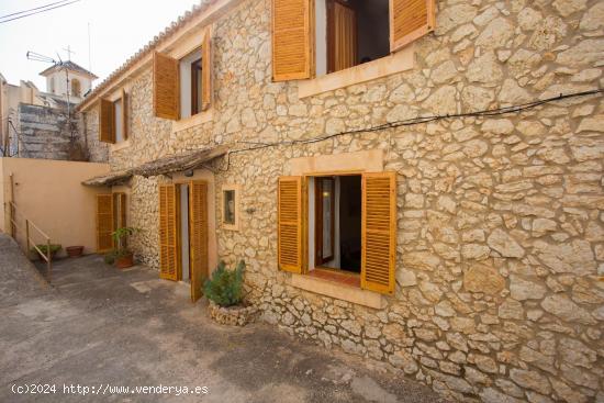 CASA DE PUEBLO DE PIEDRA CON VISTAS A LA MONTAÑA EN ES CAPDELLA - BALEARES