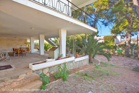 VILLA FAMILIAR EN SANTA PONSA CON VISTAS AL MAR CON ENORME POTENCIAL DE RENOVACION - BALEARES