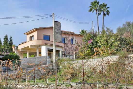 CHALET CON VISTAS DESPEJADAS A LA MONTAÑA EN EL PINTORESCO PUEBLO DE ES CAPDELLA - BALEARES