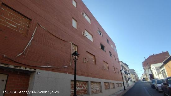 LOCAL COMERCIAL EN BRUTO EN RECAS - TOLEDO