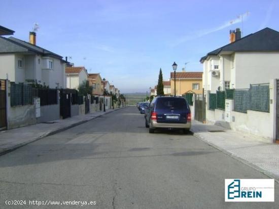 Chalet adosado en Serranillos del Valle - MADRID