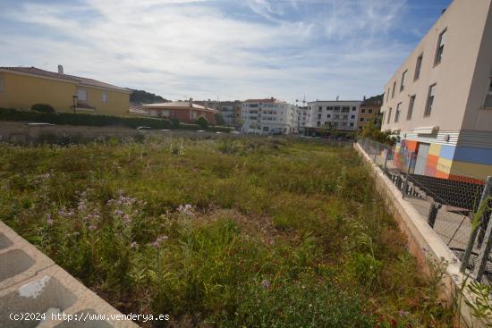 SOLAR CÉNTRICO EN FERRERIES - BALEARES