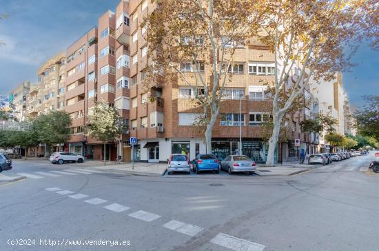  Local Comercial en Esquina: Oportunidad en Príncipe de Asturias  - MURCIA