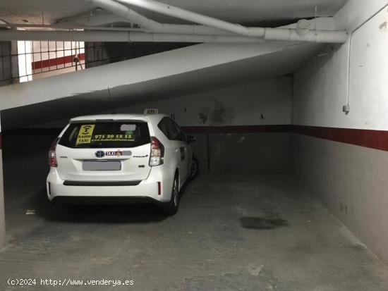 Gran Plaza de Parking para tres vehículos - BALEARES