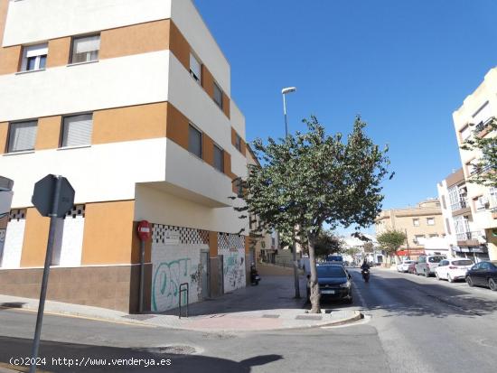  LOCAL COMERCIAL EN CARRETERA DE FUENTE AMARGA - CADIZ 