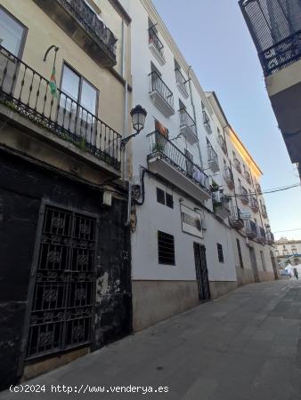 Edificio en la plaza mayor!!!! - CACERES