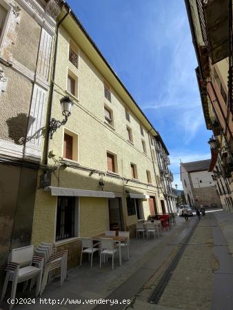  VENTA DE EDIFICIO CENTRICO EN JACA - HUESCA 