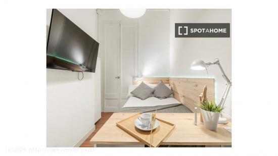 Habitación fresca con calefacción en un apartamento de 9 dormitorios, El Born - BARCELONA