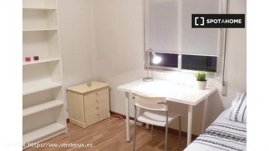 Acogedora habitación con calefacción en un apartamento de 3 dormitorios, Opañel - MADRID