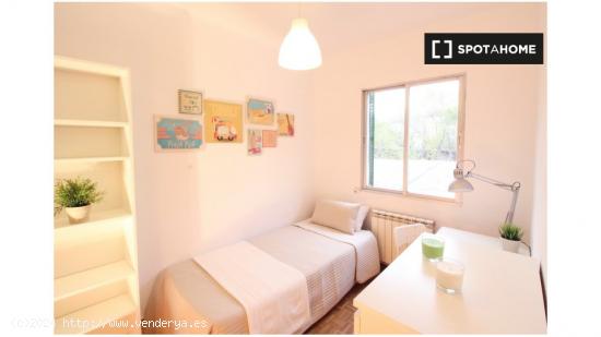 Habitación enorme con armario independiente en el apartamento de 3 dormitorios, Carabanchel - MADRI